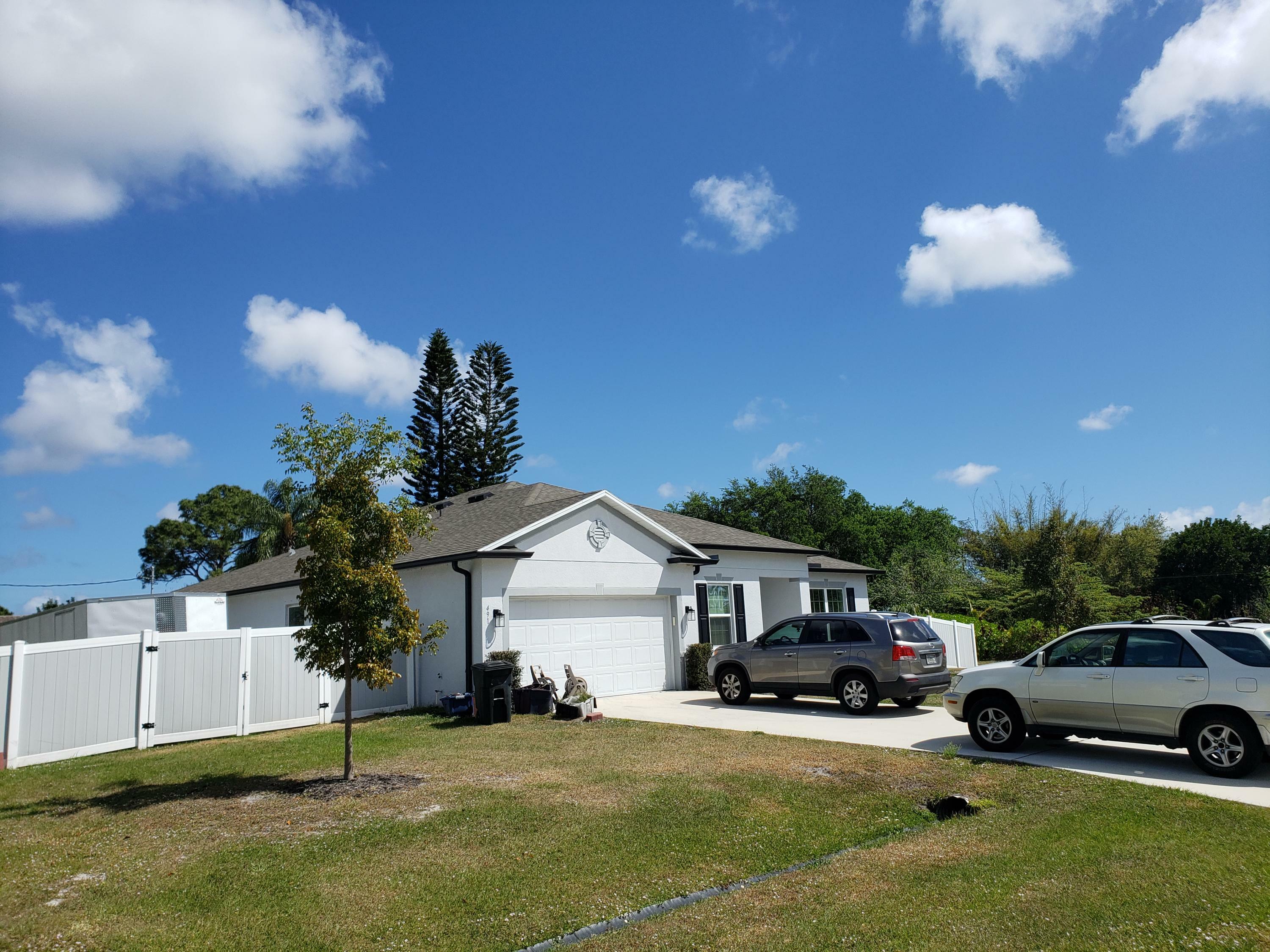 Property Photo:  491 SE Lancaster Avenue  FL 34984 