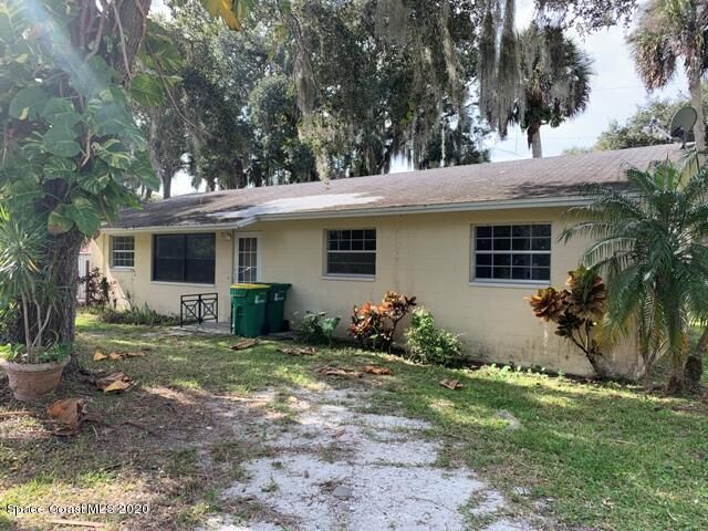 Property Photo: 625 Kings Way FL 32953