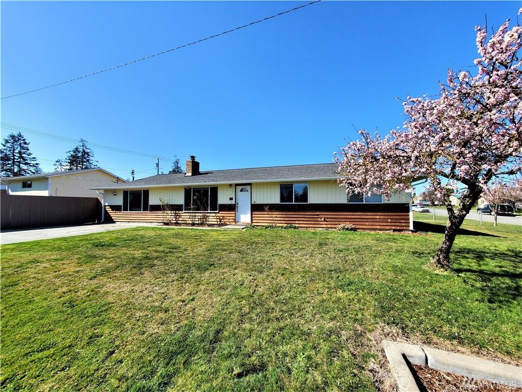 Property Photo: 706 S H St WA 98363