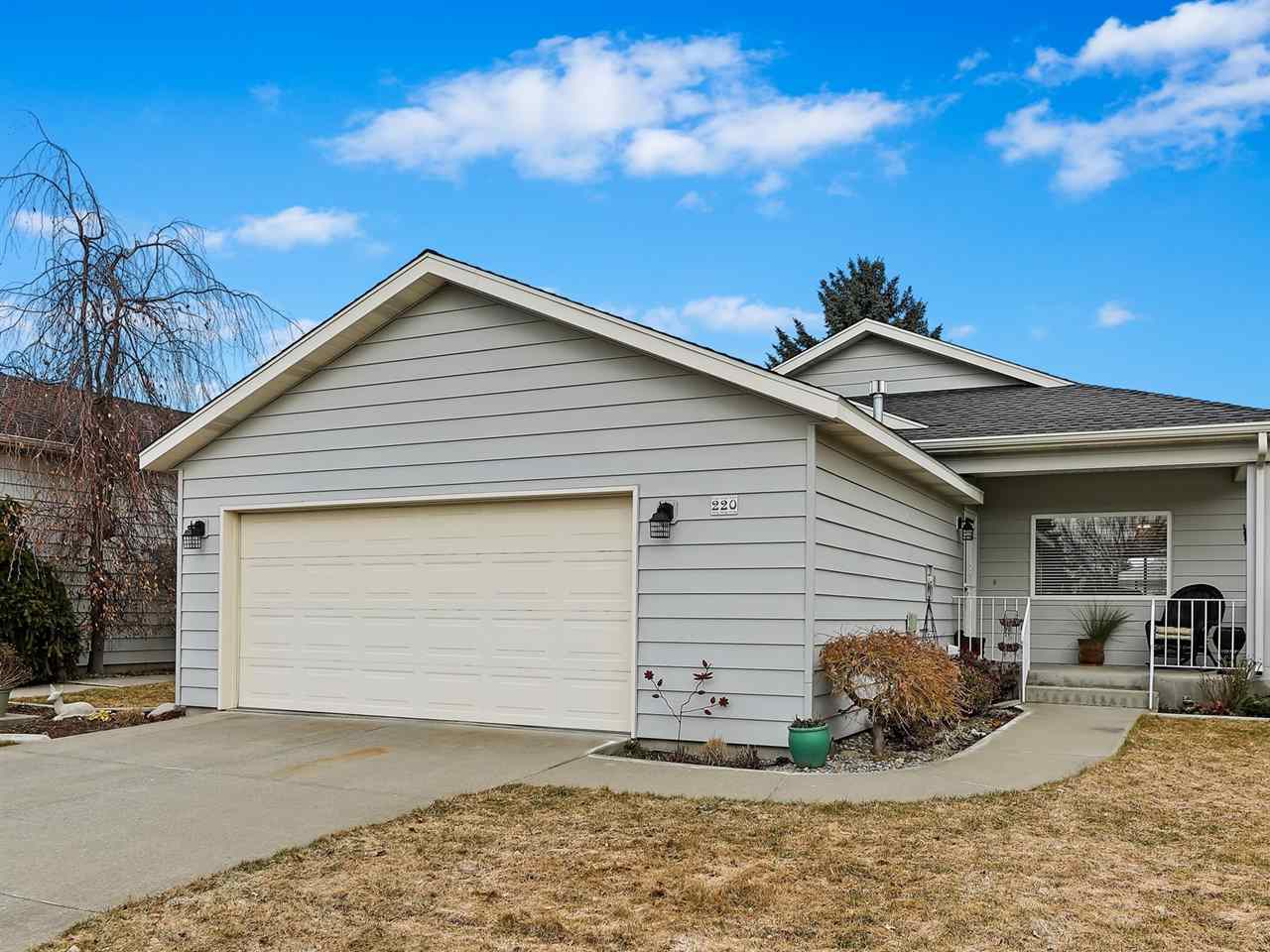 Property Photo: 220 N Moffitt Ln 320 WA 99206