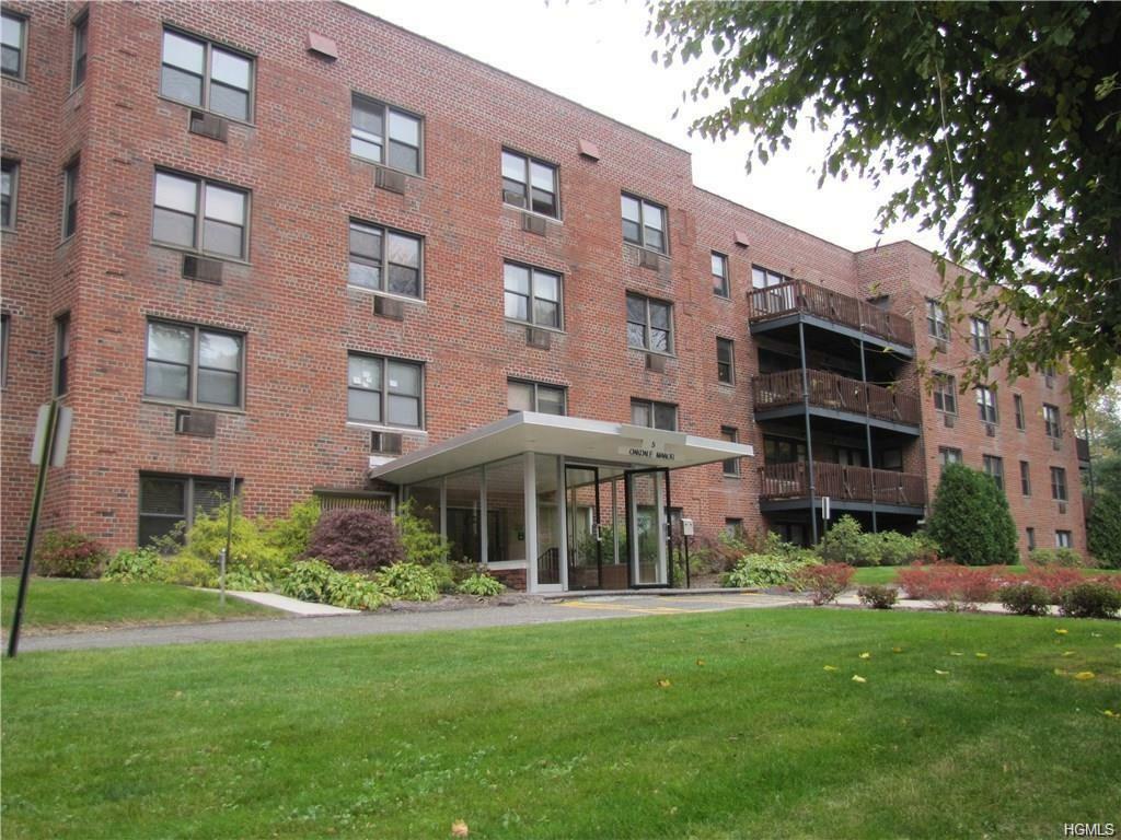 Property Photo: 5 Oakdale Manor B-24 NY 10901