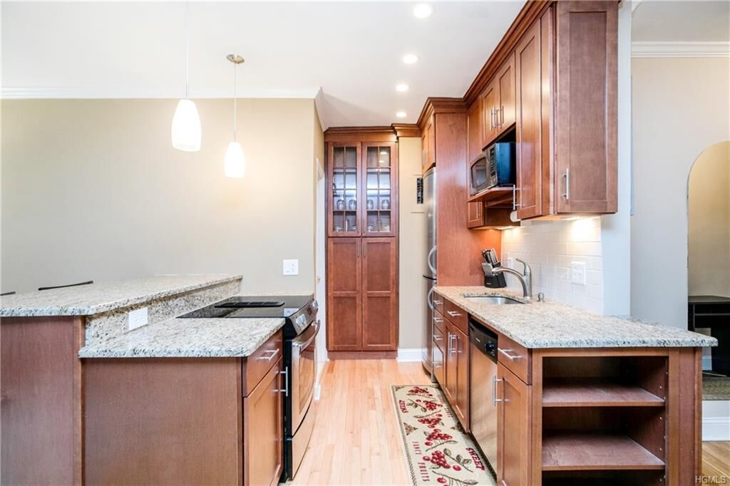 Property Photo:  10 N Broadway 3A  NY 10601 