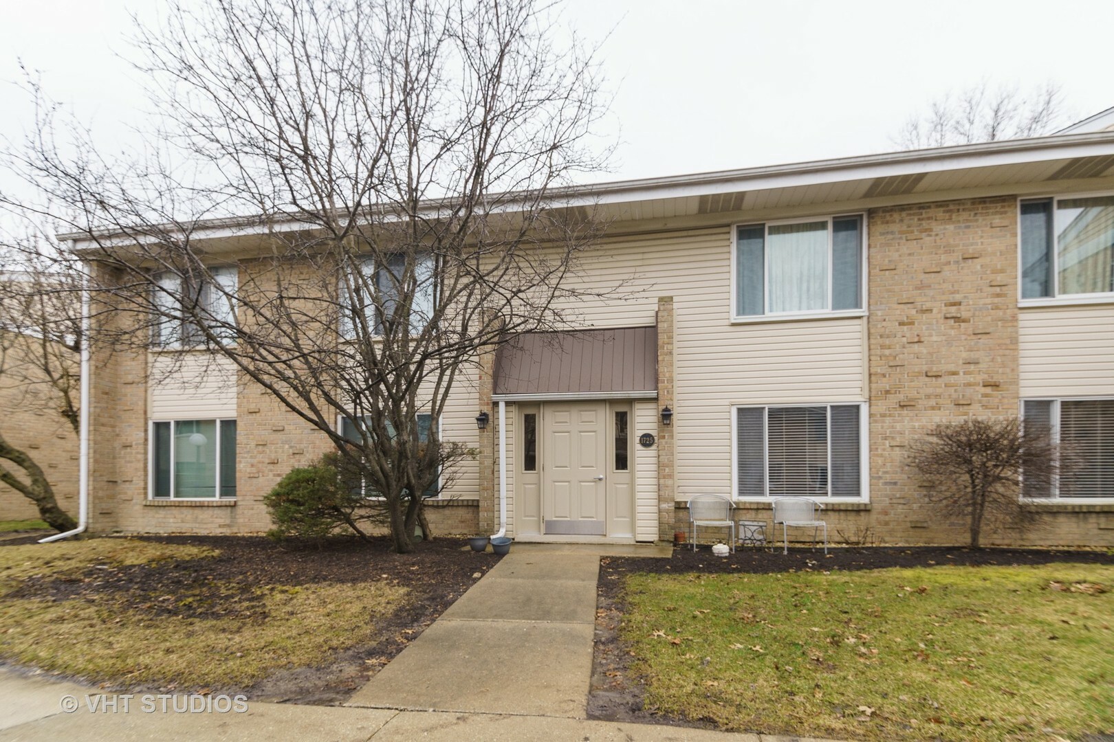 Property Photo:  1725 Robin Lane D  IL 60169 