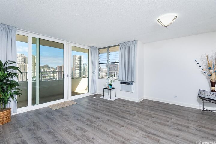 796 Isenberg Street 14F  Honolulu HI 96826 photo
