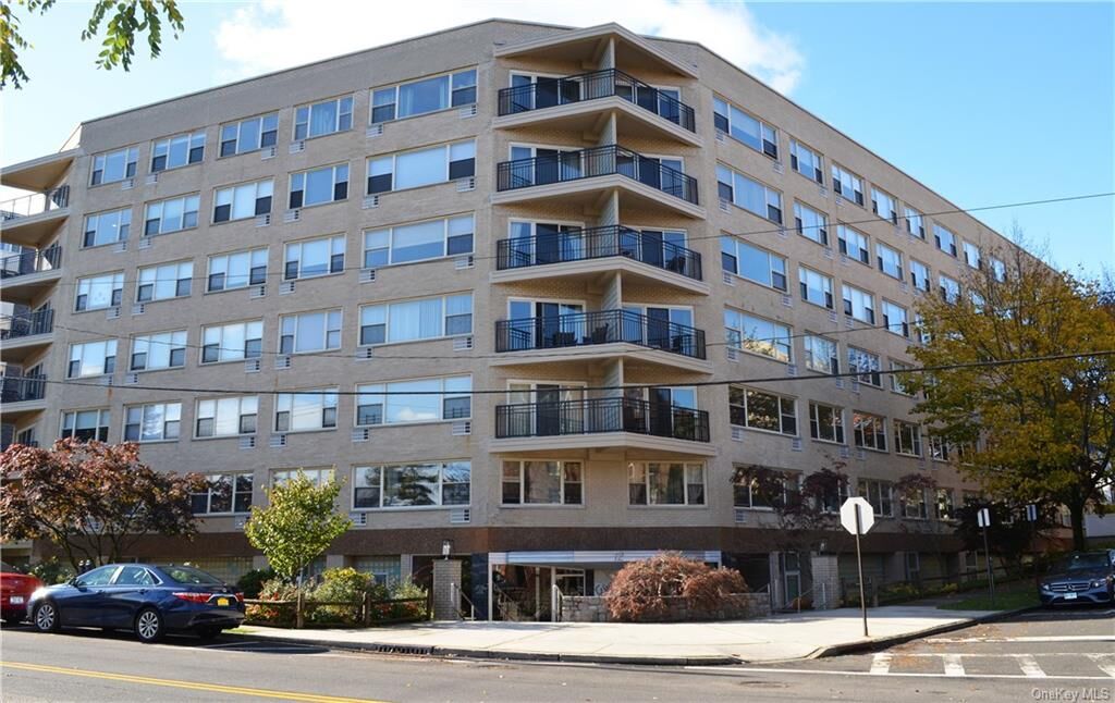 Property Photo: 12 Old Mamaroneck Road 3N NY 10605