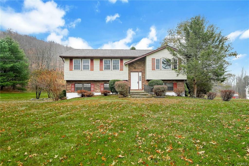 Property Photo:  247 Sugarloaf Mountain Road  NY 10918 