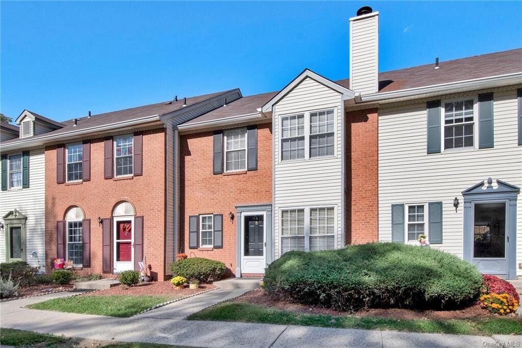 Property Photo:  5 Burnett Way  NY 10992 