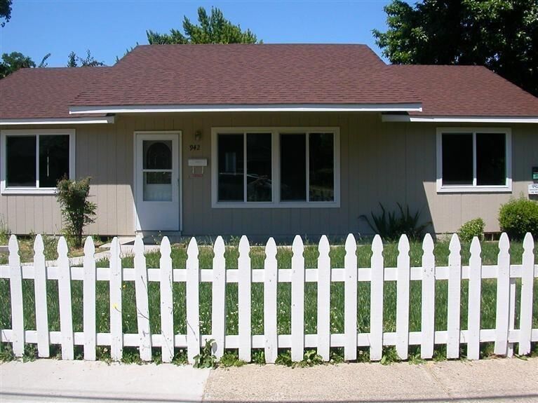 Property Photo:  942 Murray Avenue  OR 97501 
