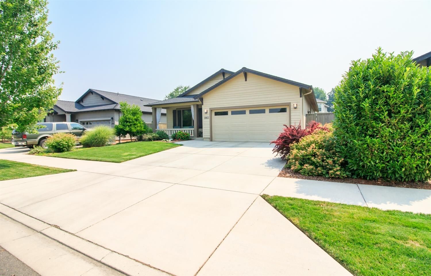 Property Photo: 1963 Thomas Road OR 97501