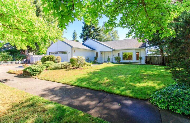 1221 Laloma Drive  Medford OR 97504 photo