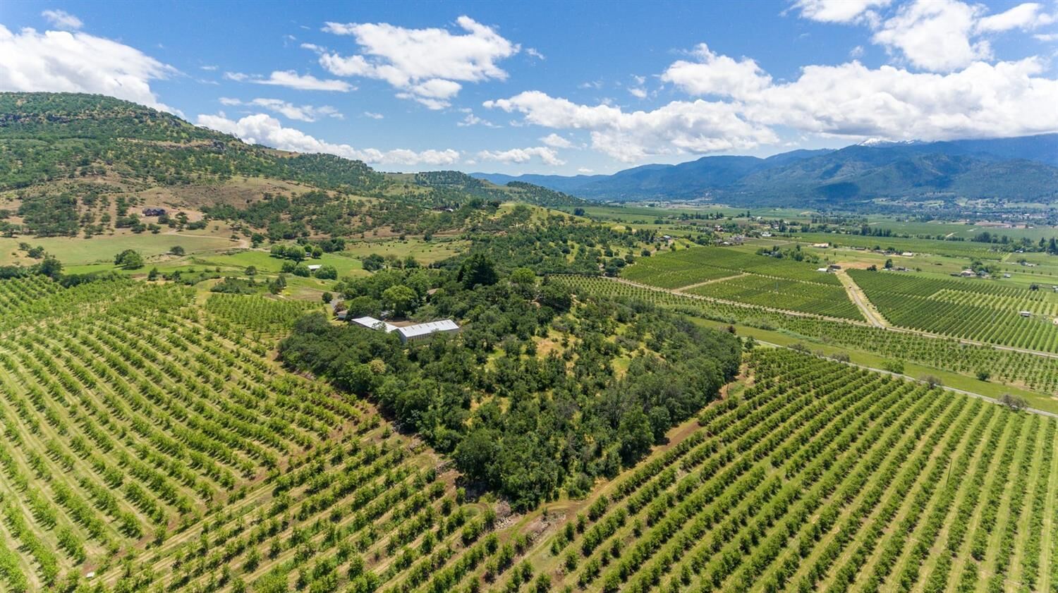 Property Photo: 3475 Payne Road OR 97504