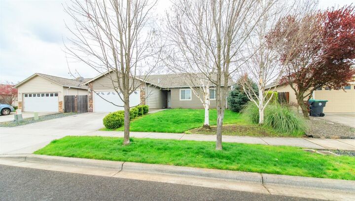 1049 Worchester Drive  Medford OR 97501 photo