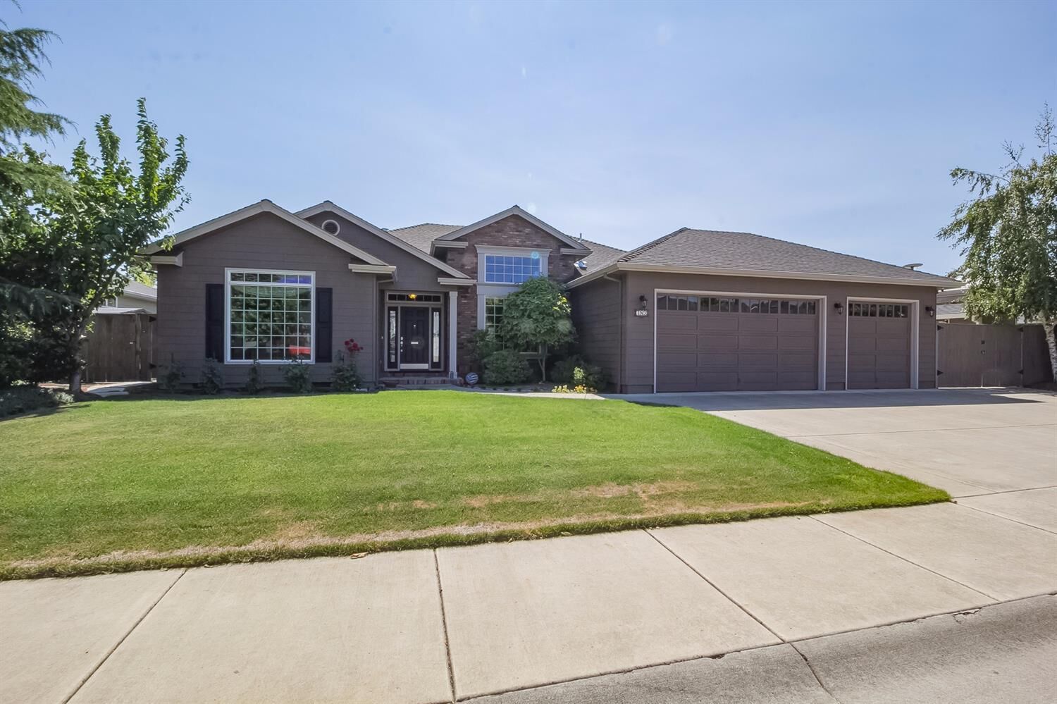 Property Photo: 783 Meadowbrook Drive OR 97502