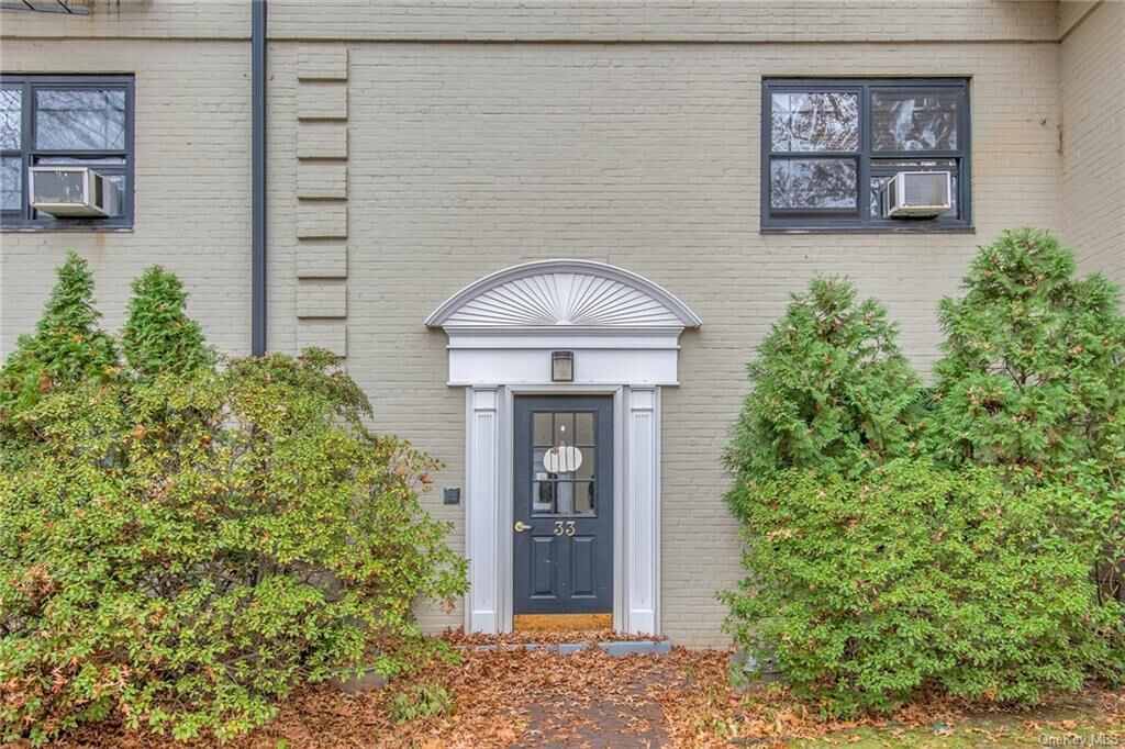 Property Photo:  33 Manchester Road 1  NY 10709