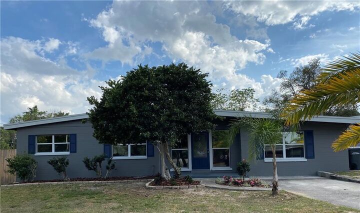 Property Photo: 1650 Avenue E NE FL 33881