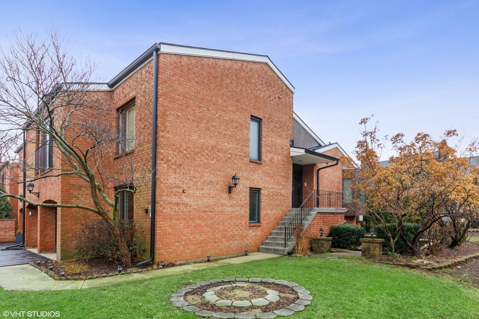 Property Photo:  19W273 Williamsburg Court 0  IL 60523 