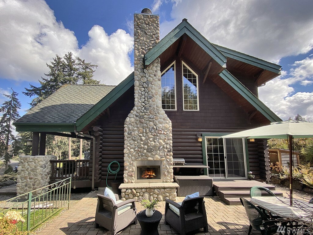 Property Photo:  1124 Honeymoon Lake Dr  WA 98253 