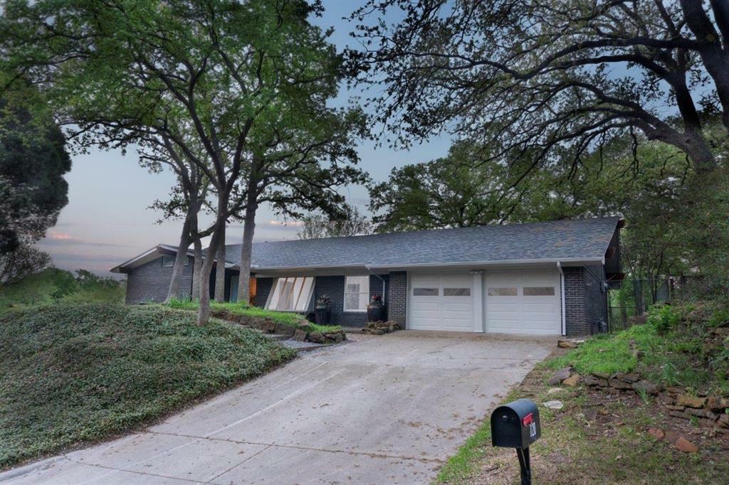 Property Photo:  720 King Drive  TX 76022 