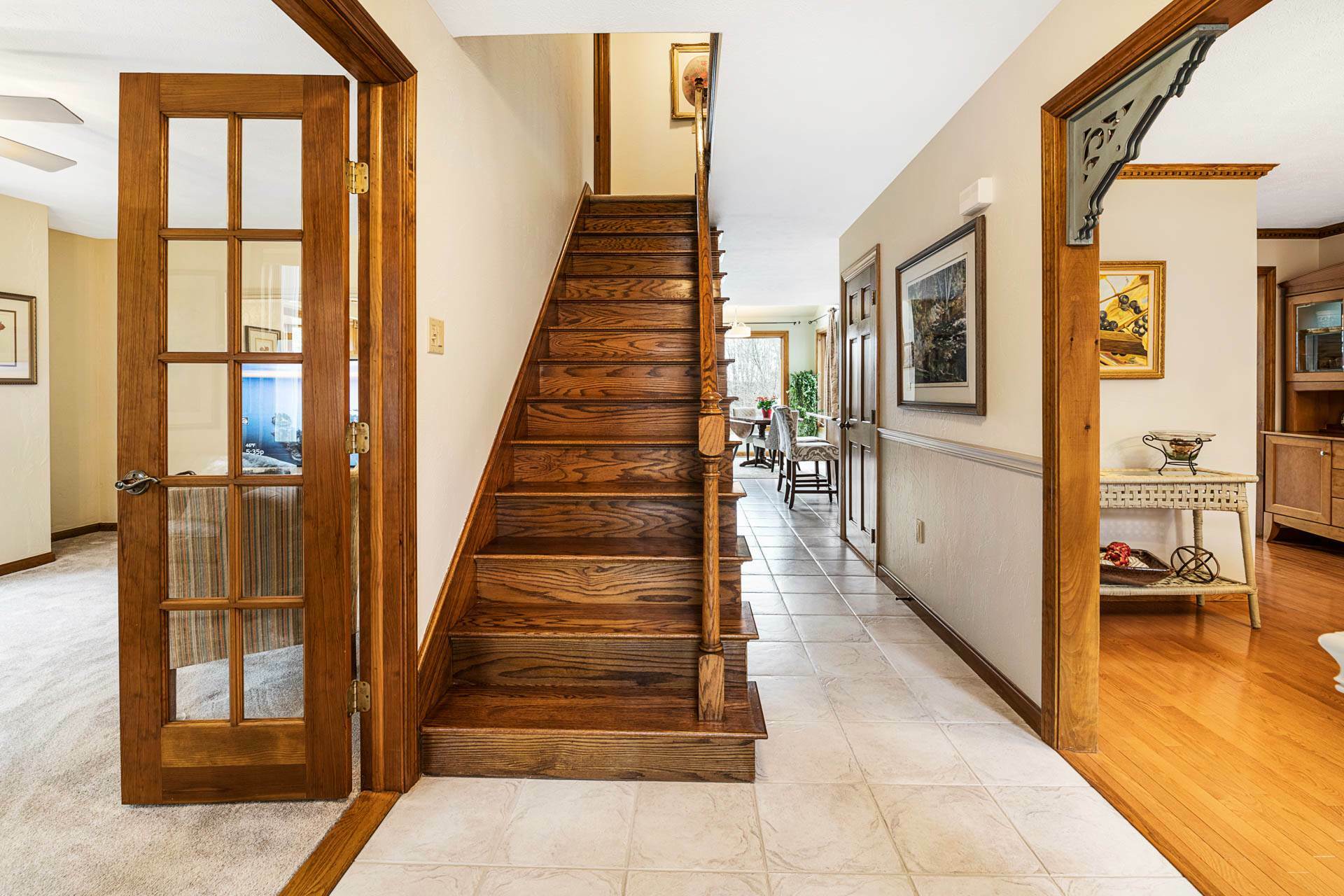 Property Photo: 6 Twin Oaks Drive NH 03057