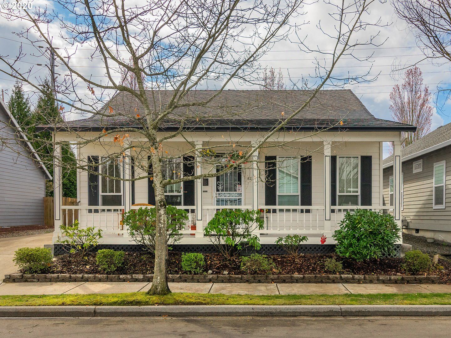 Property Photo:  822 NE Pacific Dr  OR 97024 