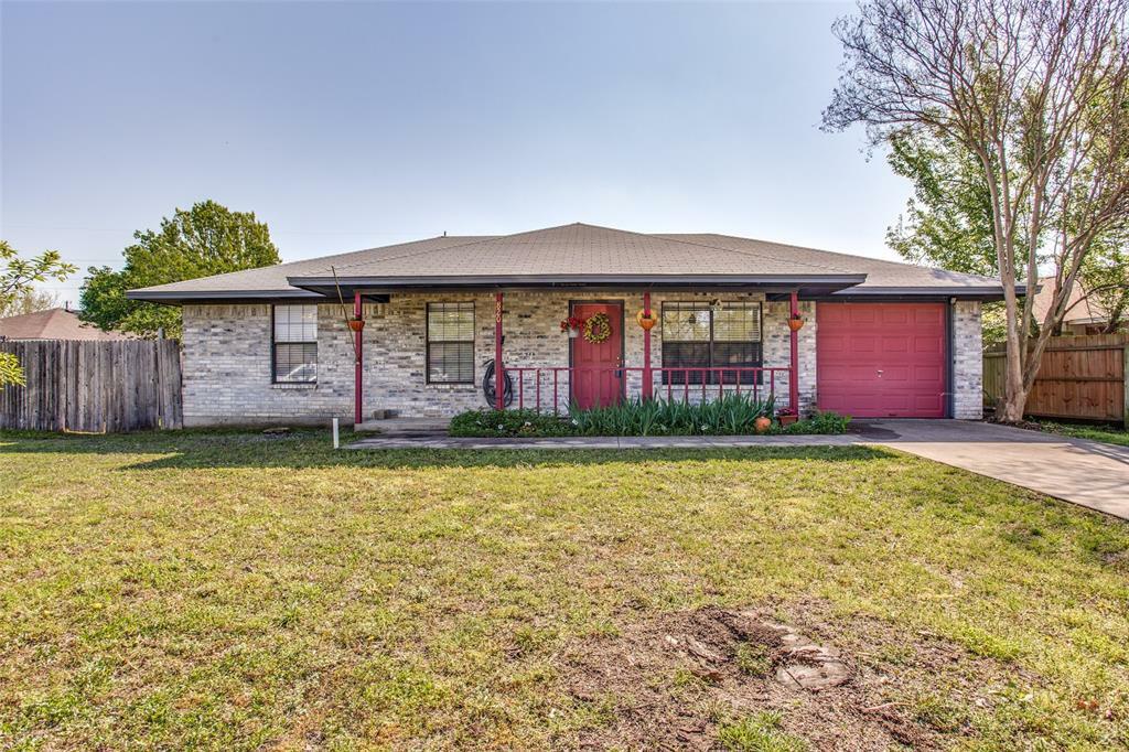 Property Photo:  820 Steve Court  TX 76266 