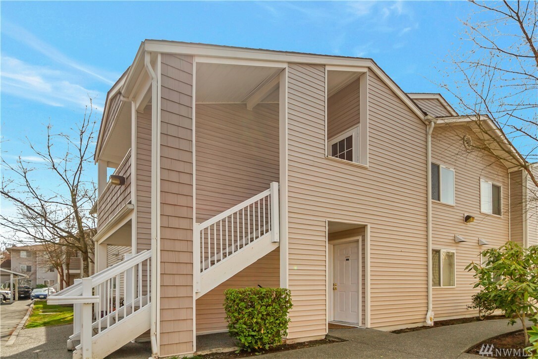 Property Photo:  1001 W Casino Rd B203  WA 98204 