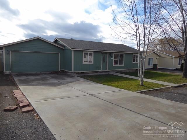 Property Photo:  614 E Grandview Lane  OR 97734 