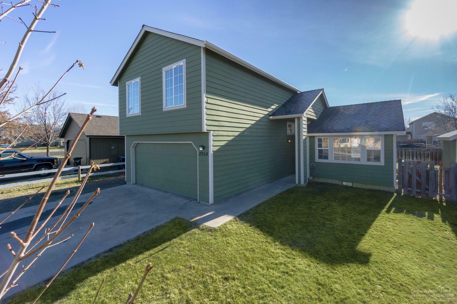 Property Photo:  2954 SW Quartz Avenue  OR 97756 