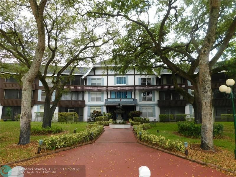 Property Photo:  3710 Inverrary Dr 2L  FL 33319 