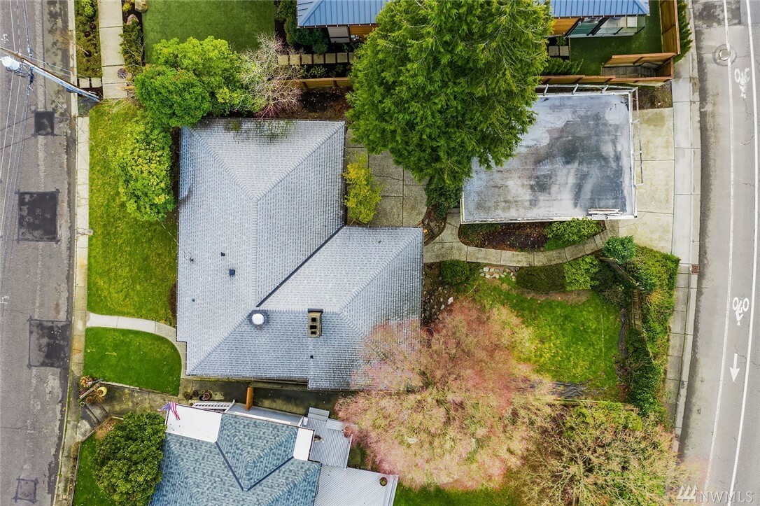 Property Photo: 6555 102nd Ave NE WA 98033