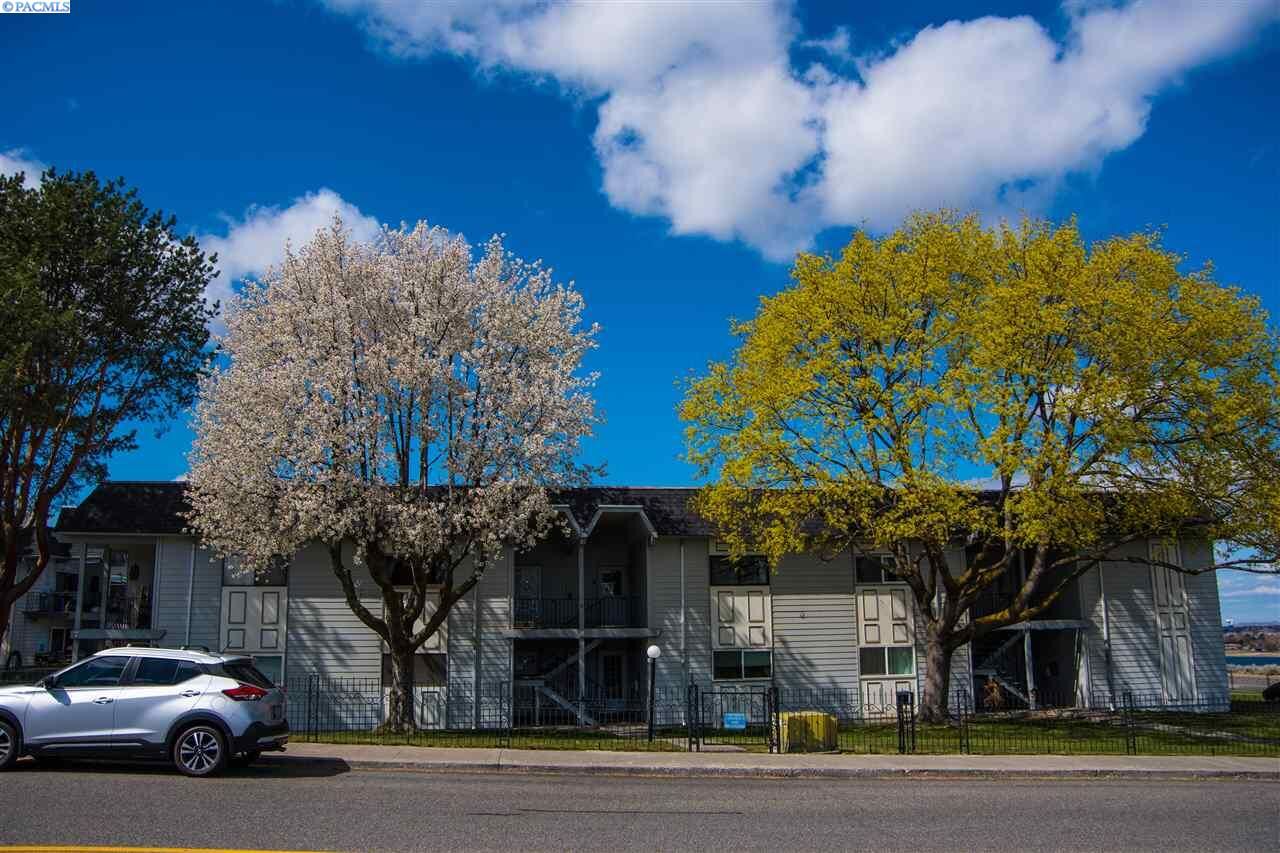 Property Photo:  2401 W Canal Dr #8D  WA 99336 