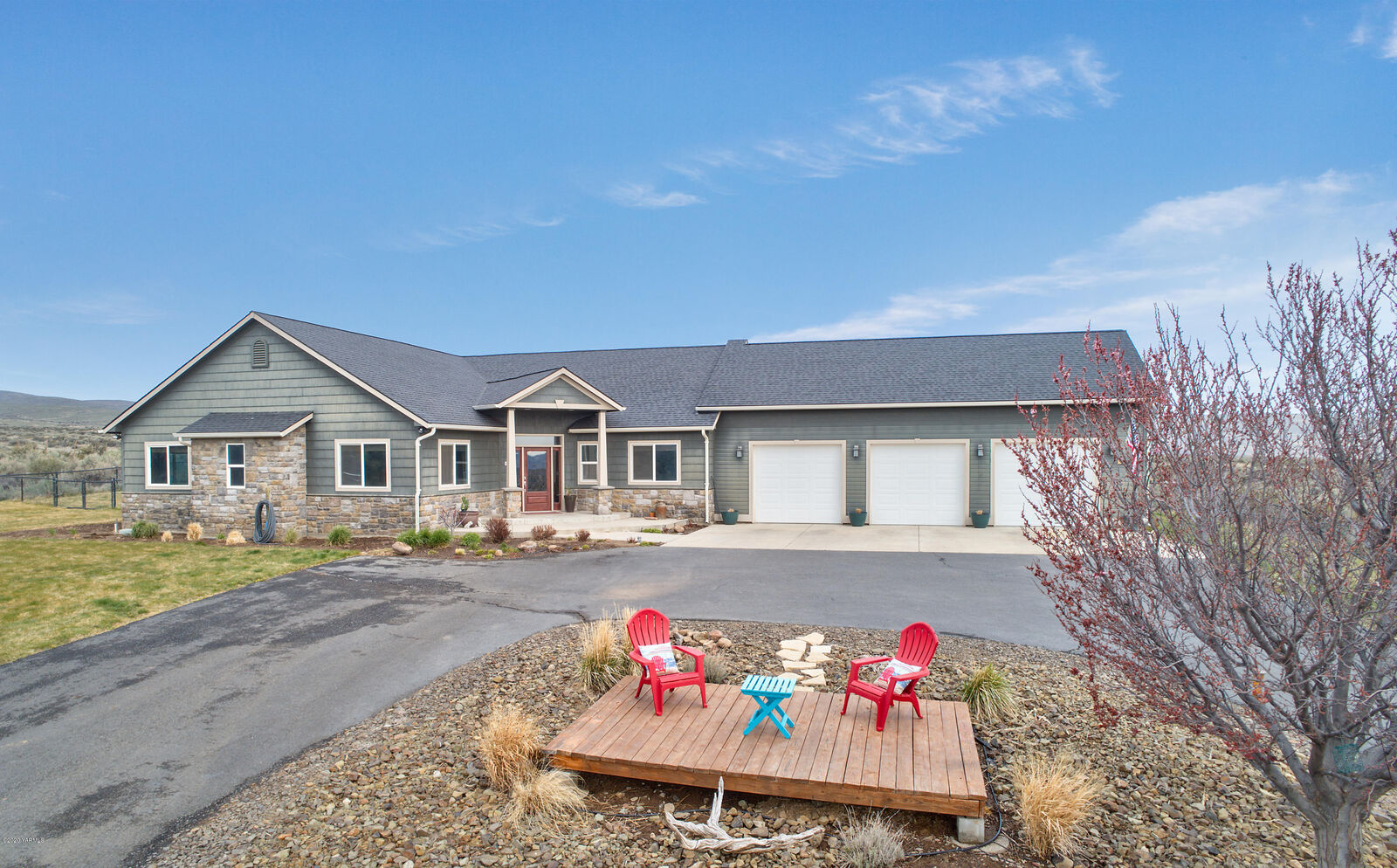 Property Photo: 1461 Songbird Way WA 98908