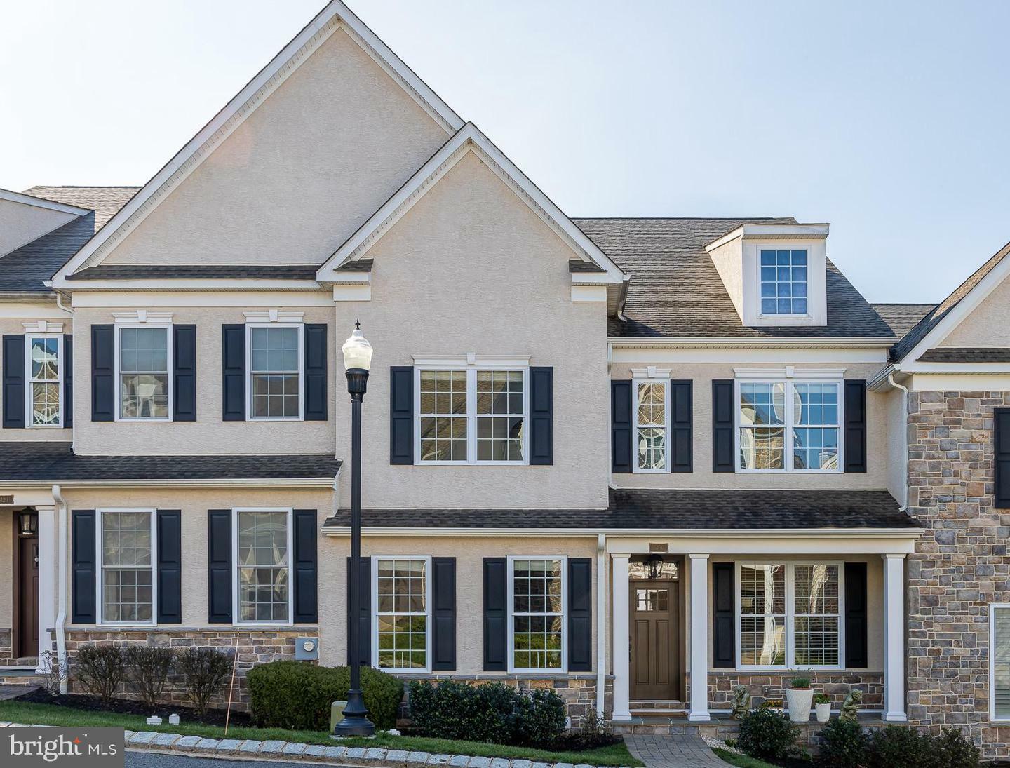 Property Photo: 418 Ravenscliff Drive PA 19063