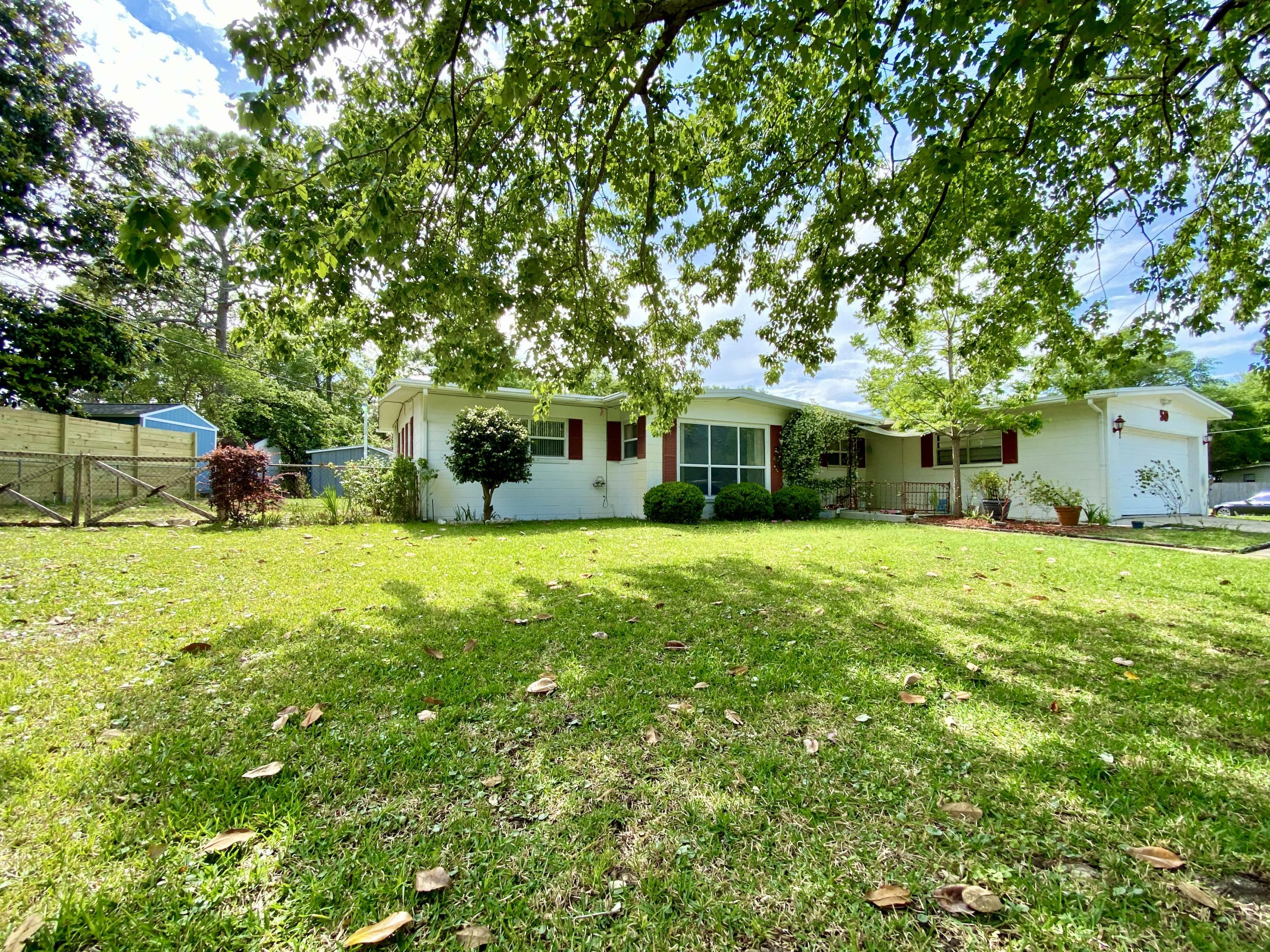 Property Photo:  50 NE Iowa Drive  FL 32548 