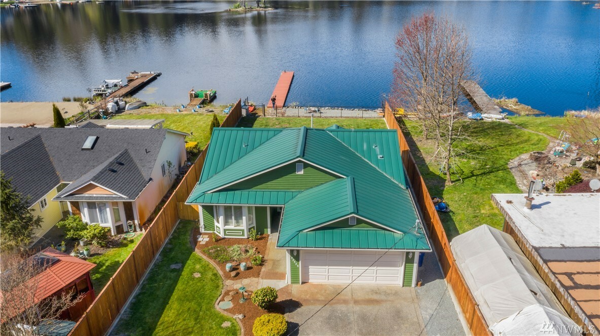 Property Photo:  32526 Benbow Dr E  WA 98338 