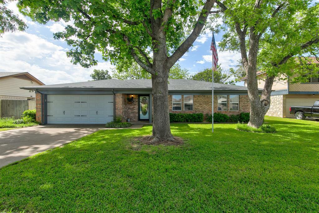 Photo de la propriété:  703 Tahiti Drive  TX 76048 