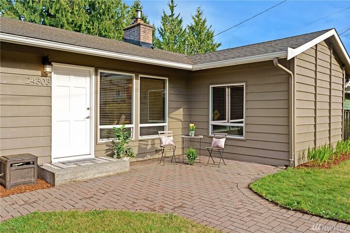 Property Photo: 24303 92nd Avenue W WA 98020