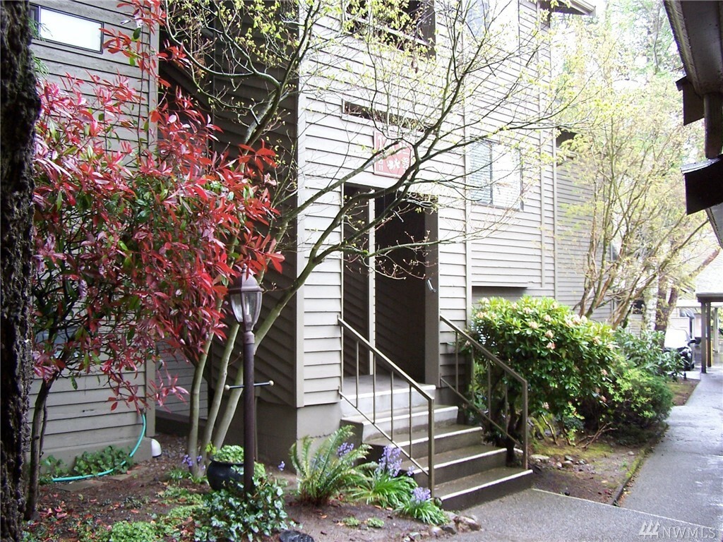 Property Photo:  130 SW 116th St F11  WA 98146 