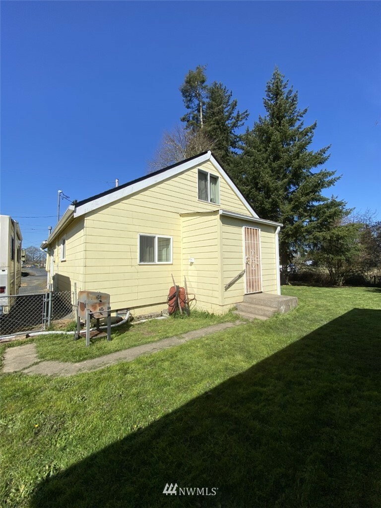 Property Photo:  1200 S 9th Avenue  WA 98626 