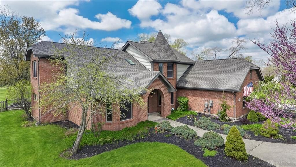 Property Photo: 1271 Meadowlands Drive OH 45324