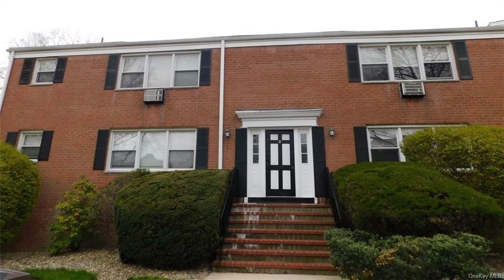 Property Photo:  4 Oxford Court 8007  NY 10901 