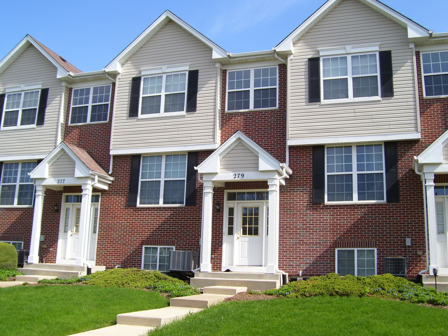 Property Photo: 279 South Oak Creek Lane 279 IL 60446