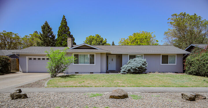 235 Shadow Lawn Drive  Eagle Point OR 97524 photo