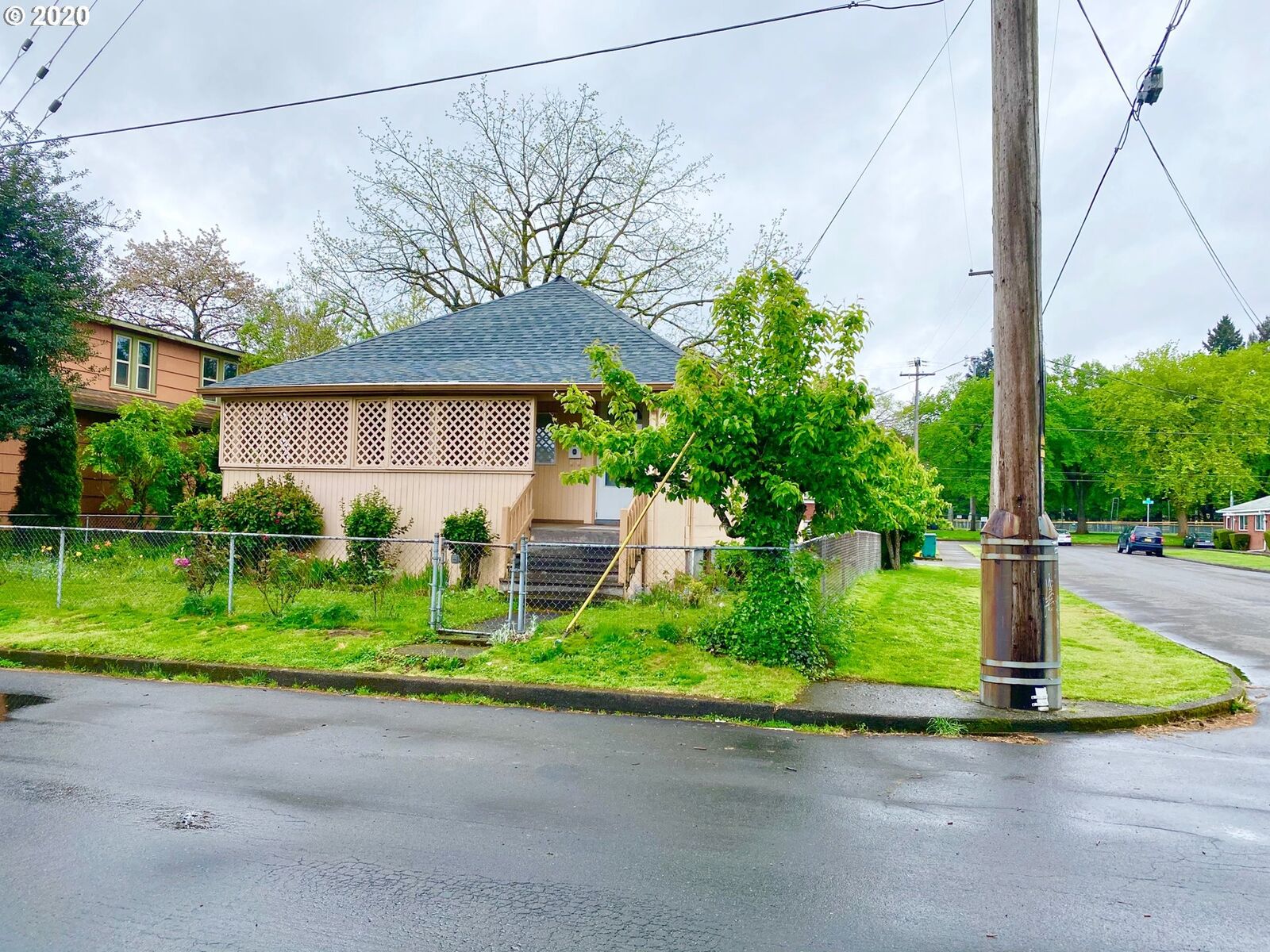 Property Photo:  1055 NE 58th Ave  OR 97213