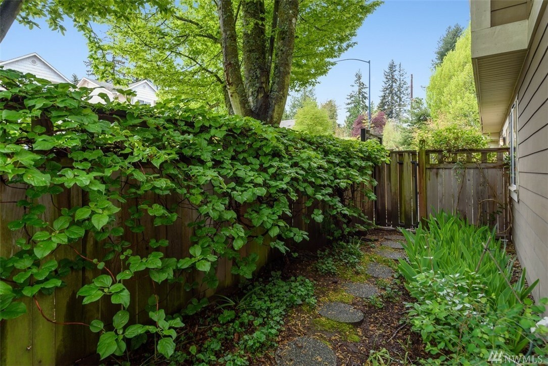 Property Photo:  937 N 200th St B101  WA 98133 