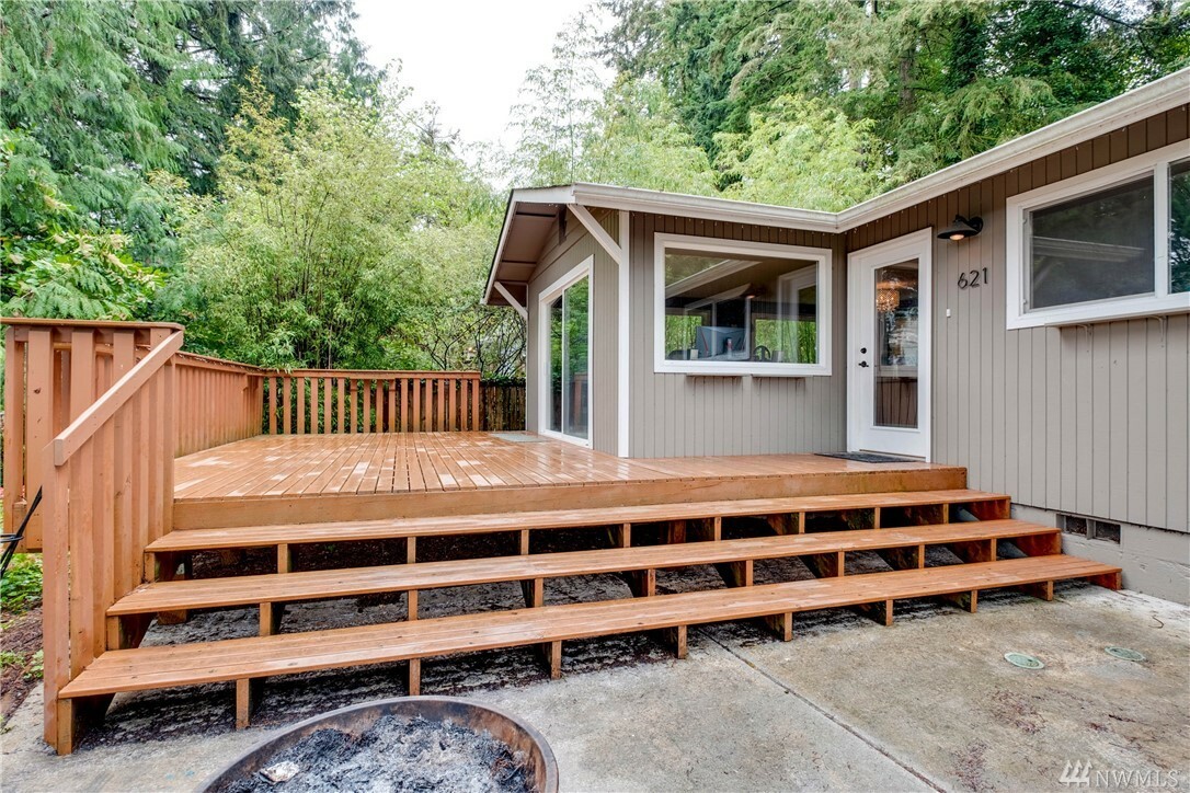 Property Photo:  621 Adele Ave  WA 98312 