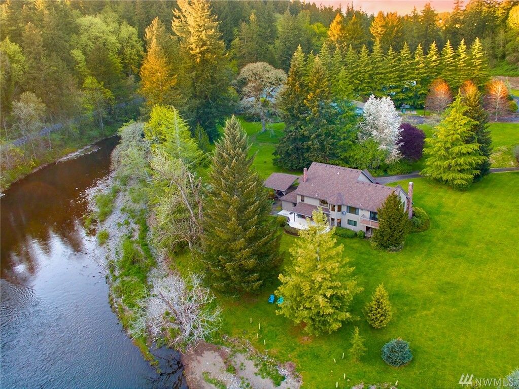 Property Photo:  2668  R Street  WA 98671 