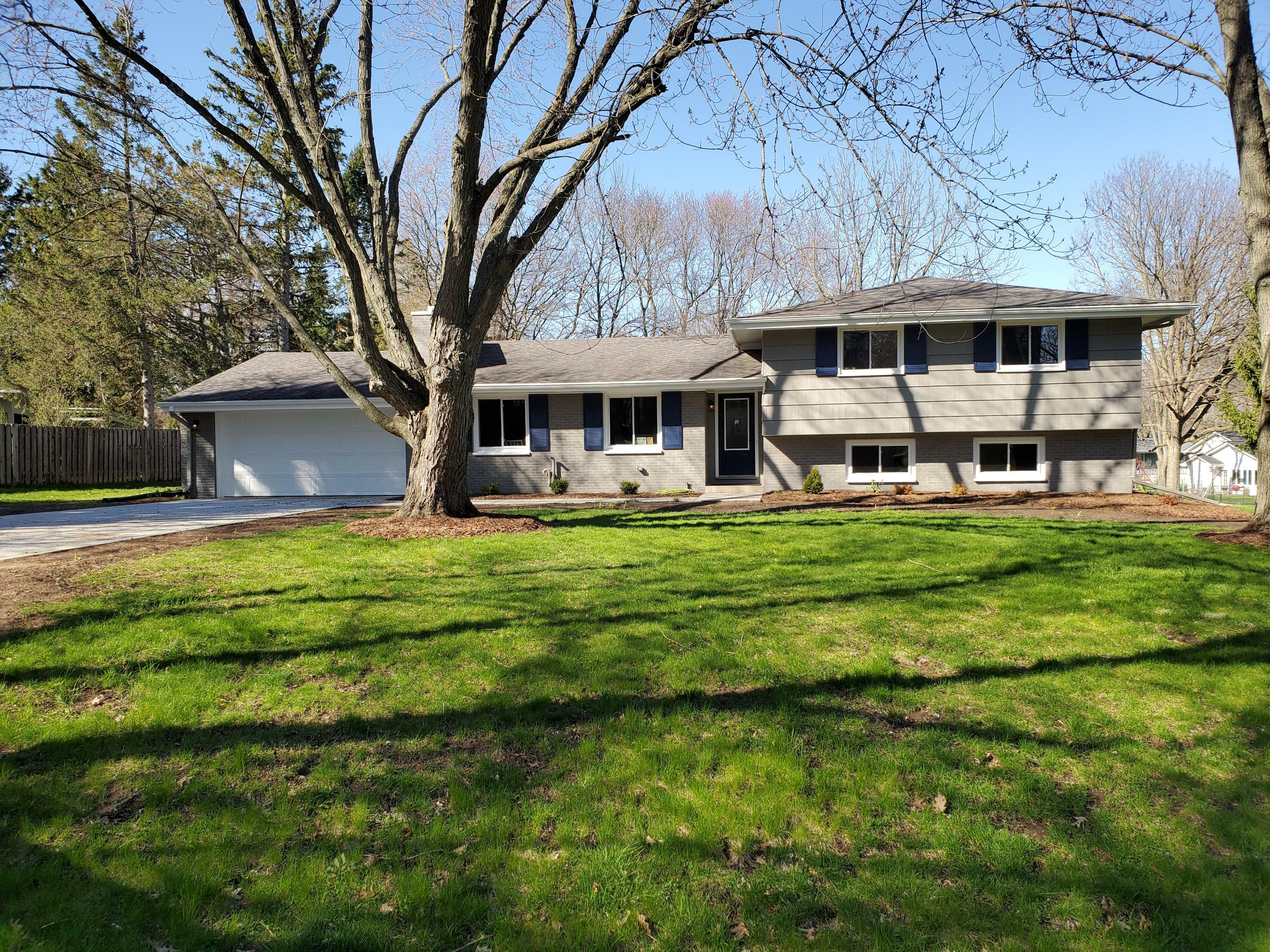 Property Photo:  16200 Onondaga Cir  WI 53005 