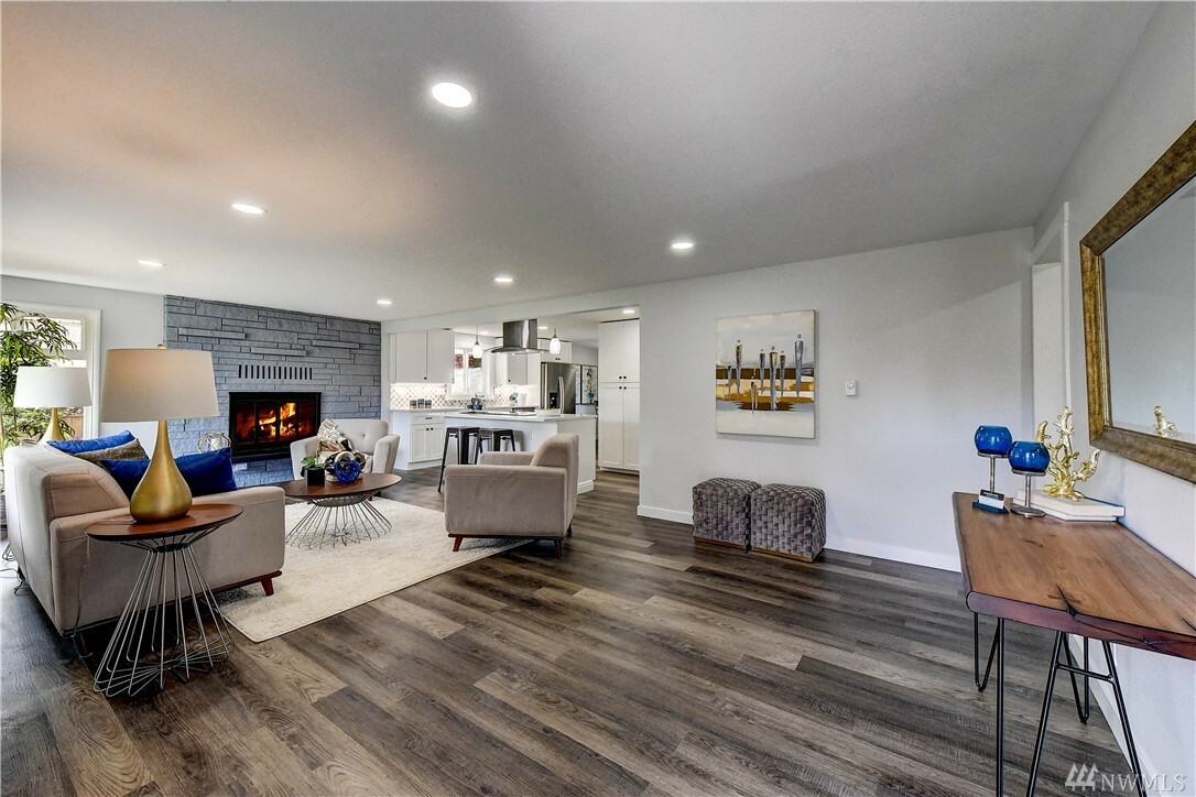 Property Photo: 504 Rose Wy WA 98203