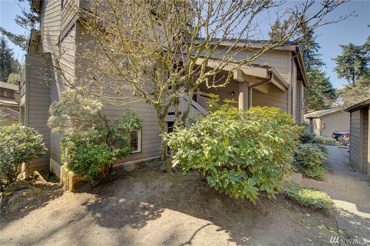 Property Photo:  19115  Ballinger Way NE 201  WA 98155 